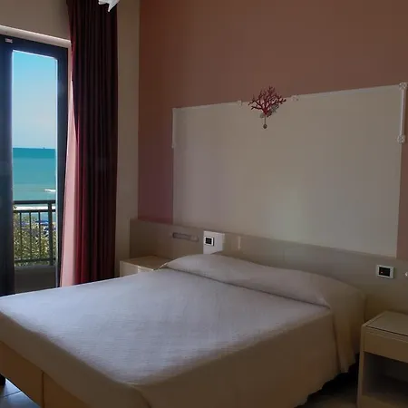 酒店 Cirillo Family Club 3*