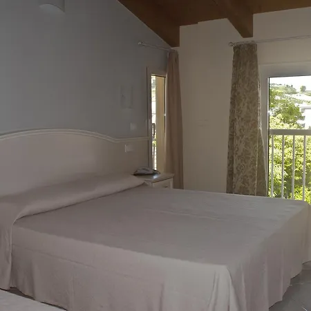 酒店 Cirillo Family Club 3*